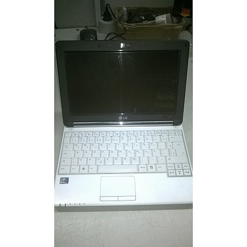 Netbook LG X130 preto/branco